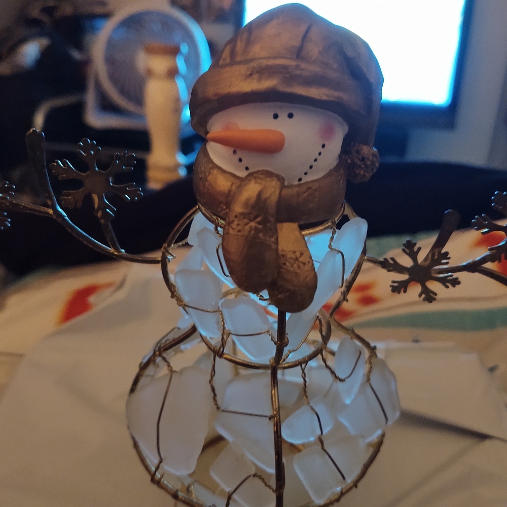 Snowman Decor with Gold Accents 7" Pre-loved FOR DISPLAY ONLY - Picture 5 of 6